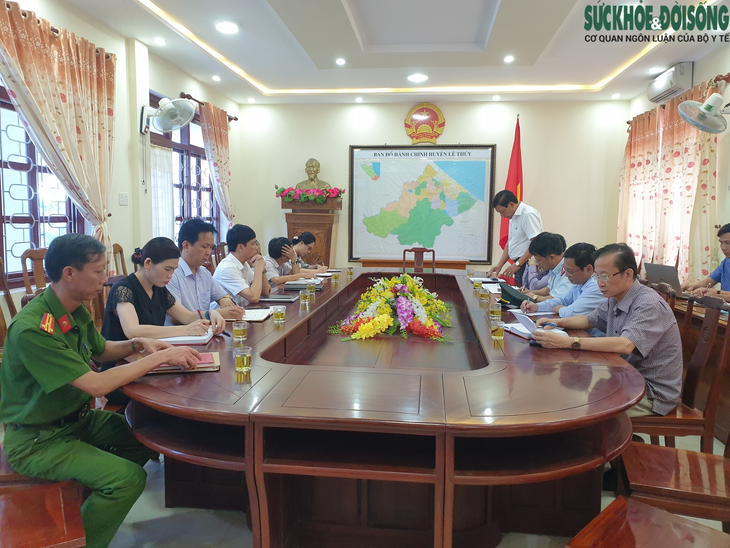 Vụ đỉa trong bình nước còn nguyên tem cấp cho trường mầm non: Nghi vấn bị chơi xấu ? - Ảnh 2. Vụ đỉa trong bình nước còn nguyên tem cấp cho trường mầm non: Nghi vấn bị chơi xấu ? - Ảnh 2.