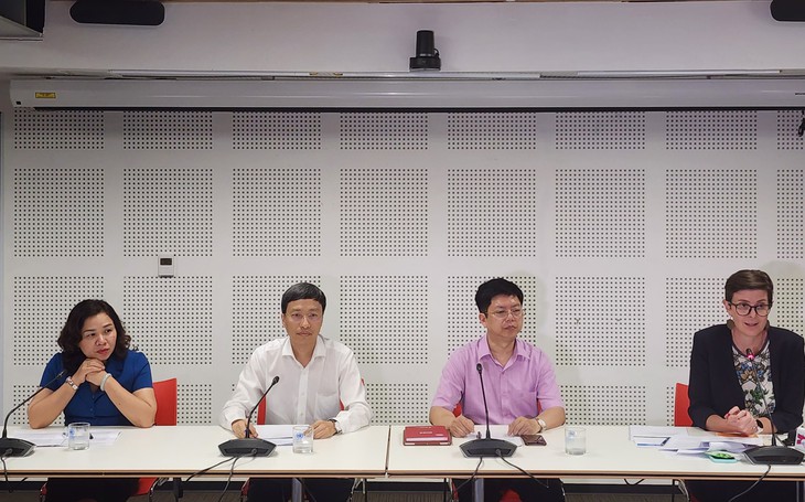 Trưởng đại diện WHO tại Việt Nam: "Có thể nói rằng quá sớm để khẳng định COVID-19 giống như bệnh cúm mùa" - Ảnh 1. Trưởng đại diện WHO tại Việt Nam: "Có thể nói rằng quá sớm để khẳng định COVID-19 giống như bệnh cúm mùa" - Ảnh 1.