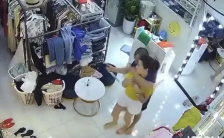 Cầm dao đe dọa chủ quán để hiếp dâm bất thành, nam thanh niên bị xử lý thế nào? - Ảnh 1. Cầm dao đe dọa chủ quán để hiếp dâm bất thành, nam thanh niên bị xử lý thế nào? - Ảnh 1.