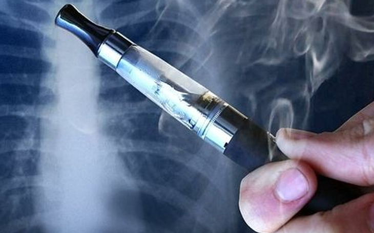 Hai học sinh bị ngộ độc do hút thuốc lá điện tử