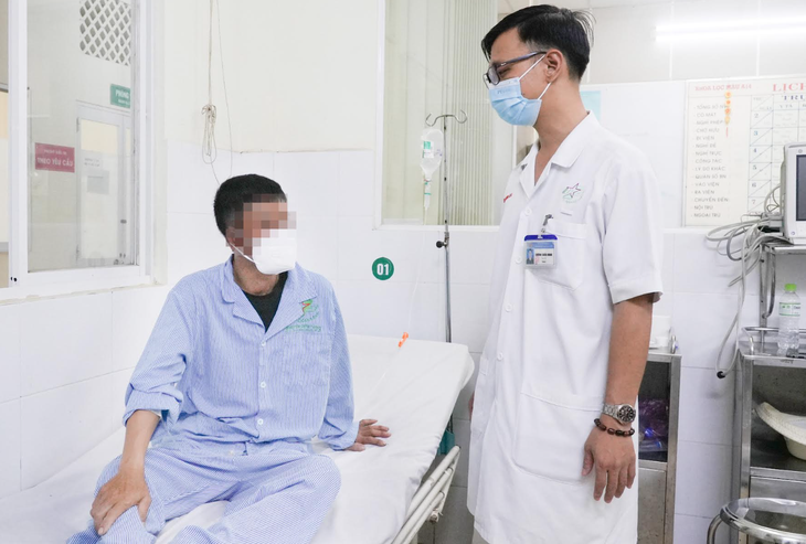 TP.HCM: Kịp thời cứu sống 2 người đàn ông bị ngộ độc rượu nặng - Ảnh 1. TP.HCM: Kịp thời cứu sống 2 người đàn ông bị ngộ độc rượu nặng - Ảnh 1.
