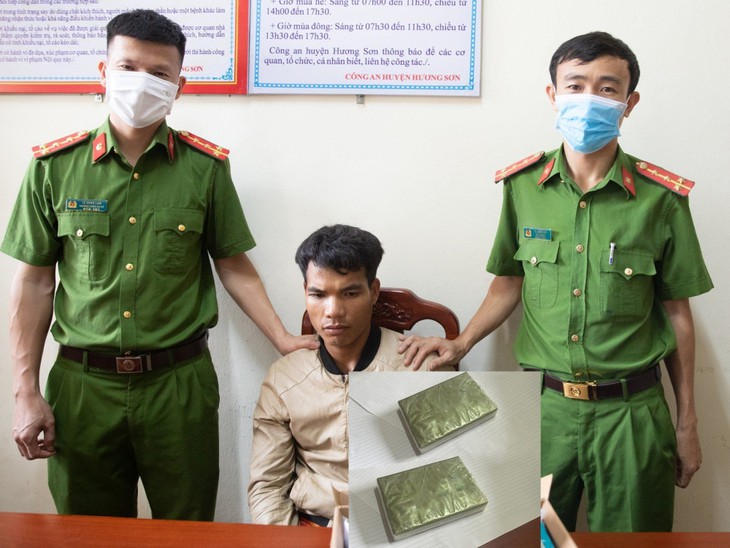 Bắt đối tượng nước ngoài vận chuyển heroin vào Việt Nam - Ảnh 1. Bắt đối tượng nước ngoài vận chuyển heroin vào Việt Nam - Ảnh 1.