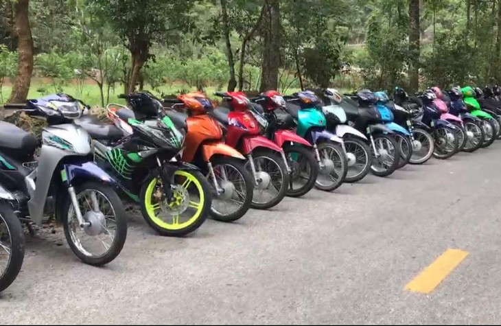 Xử lý gần 60 thanh, thiếu niên điều khiển xe gắn máy bốc đầu, lạng lách đánh võng - Ảnh 2.