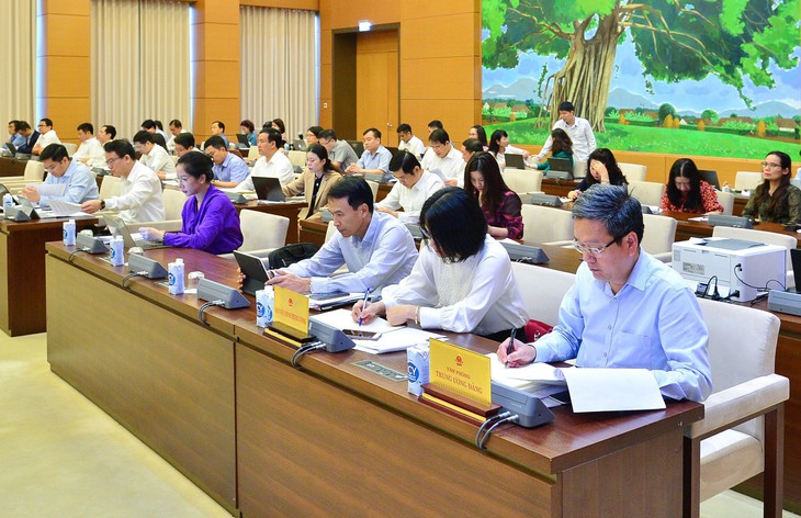 Phiên họp thứ 23 của UBTVQH: Sẽ dành nửa ngày để cho ý kiến đối với dự án Luật Đất đai (sửa đổi) - Ảnh 3. Phiên họp thứ 23 của UBTVQH: Sẽ dành nửa ngày để cho ý kiến đối với dự án Luật Đất đai (sửa đổi) - Ảnh 3.