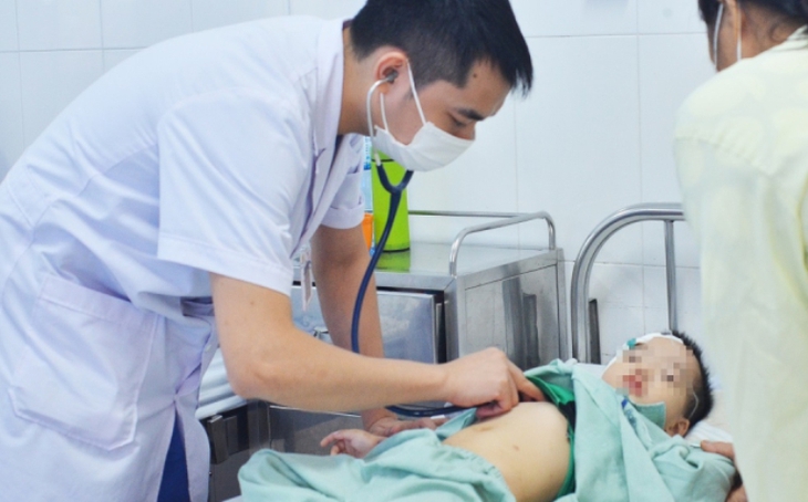 Bé trai 3 tuổi suýt mất mạng do tiêu chảy cấp - Ảnh 1.