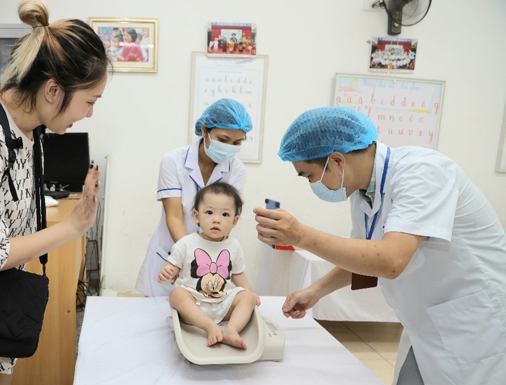 Bộ trưởng Đào Hồng Lan kiểm tra công tác tổ chức chiến dịch bổ sung Vitamin A tại Hà Nội - Ảnh 5. Bộ trưởng Đào Hồng Lan kiểm tra công tác tổ chức chiến dịch bổ sung Vitamin A tại Hà Nội - Ảnh 5.