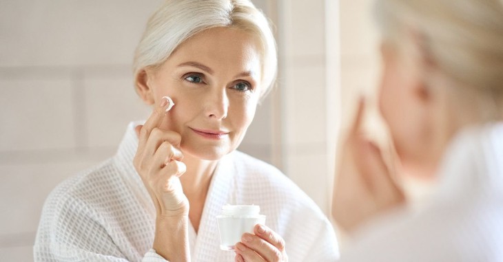 Bí quyết để phụ nữ trung niên có làn da đẹp - Ảnh 2. Bí quyết để phụ nữ trung niên có làn da đẹp - Ảnh 2.