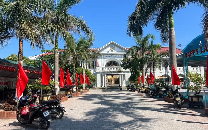 Phụ huynh bức xúc vì nhà trường âm thầm trả lại tiền  sau khi bị phát hiện thu sai