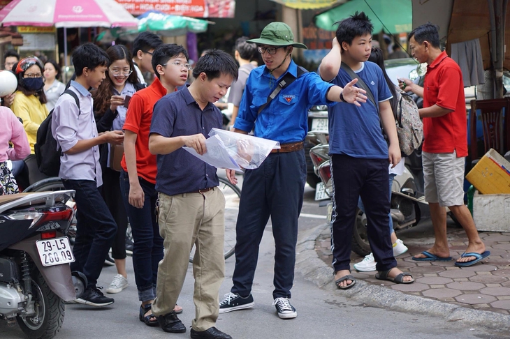Sĩ tử Hà Nội bắt đầu cuộc đua giành vé vào lớp 10 các trường chuyên - Ảnh 3. Sĩ tử Hà Nội bắt đầu cuộc đua giành vé vào lớp 10 các trường chuyên - Ảnh 3.