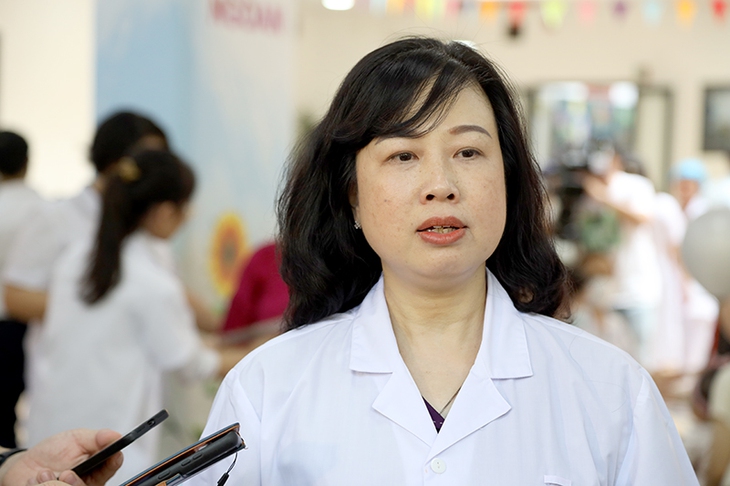 Bộ trưởng Đào Hồng Lan kiểm tra công tác tổ chức chiến dịch bổ sung Vitamin A tại Hà Nội - Ảnh 3. Bộ trưởng Đào Hồng Lan kiểm tra công tác tổ chức chiến dịch bổ sung Vitamin A tại Hà Nội - Ảnh 3.