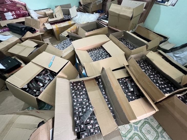 Bắt quả tang cơ sở sản xuất số lượng 'khủng' thực phẩm chức năng giả - Ảnh 1. Bắt quả tang cơ sở sản xuất số lượng 'khủng' thực phẩm chức năng giả - Ảnh 1.