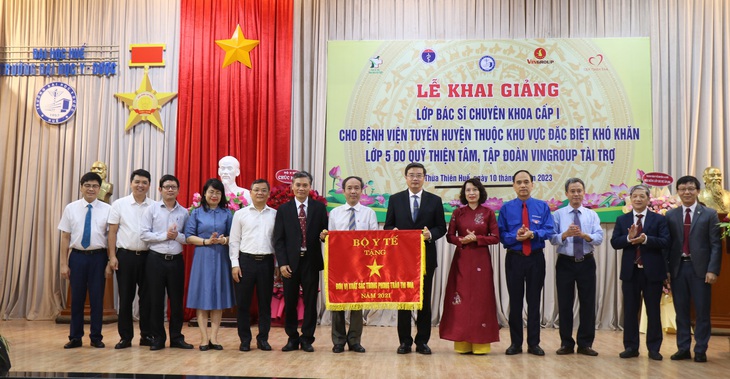 Cung cấp nguồn nhân lực trình độ cao, đáp ứng nhu cầu chăm sóc sức khoẻ của nhân dân vùng khó khăn - Ảnh 1. Cung cấp nguồn nhân lực trình độ cao, đáp ứng nhu cầu chăm sóc sức khoẻ của nhân dân vùng khó khăn - Ảnh 1.