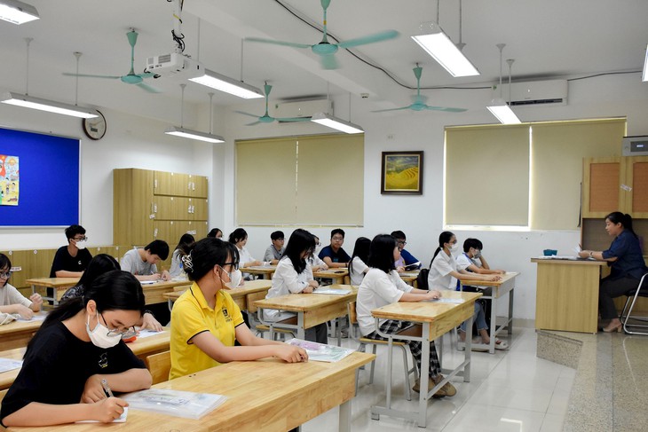 Khi nào Hà Nội sẽ xác minh "đề Toán lớp 10 có câu khiến thí sinh hiểu lầm"? - Ảnh 4. Khi nào Hà Nội sẽ xác minh "đề Toán lớp 10 có câu khiến thí sinh hiểu lầm"? - Ảnh 4.