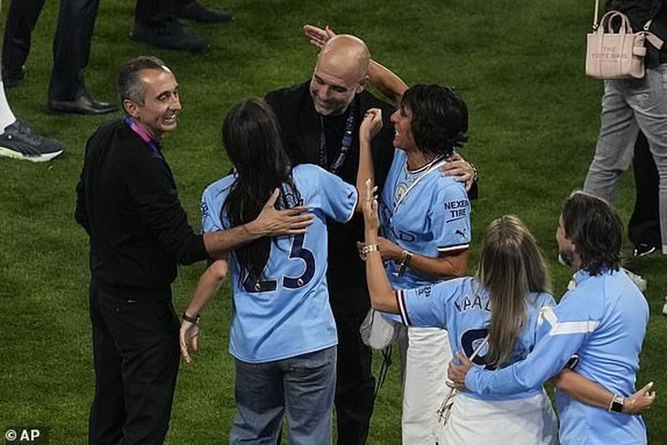 Khoảnh khắc đáng nhớ trong ngày Man City vô địch Champions League - Ảnh 12. Khoảnh khắc đáng nhớ trong ngày Man City vô địch Champions League - Ảnh 12.