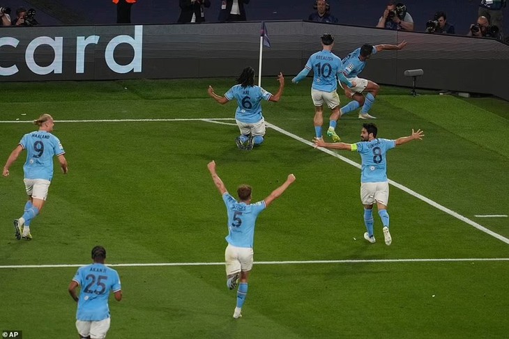 Khoảnh khắc đáng nhớ trong ngày Man City vô địch Champions League - Ảnh 7. Khoảnh khắc đáng nhớ trong ngày Man City vô địch Champions League - Ảnh 7.