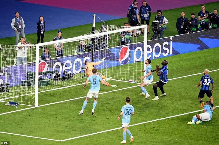 Khoảnh khắc đáng nhớ trong ngày Man City vô địch Champions League - Ảnh 8. Khoảnh khắc đáng nhớ trong ngày Man City vô địch Champions League - Ảnh 8.