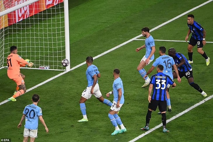 Khoảnh khắc đáng nhớ trong ngày Man City vô địch Champions League - Ảnh 9. Khoảnh khắc đáng nhớ trong ngày Man City vô địch Champions League - Ảnh 9.