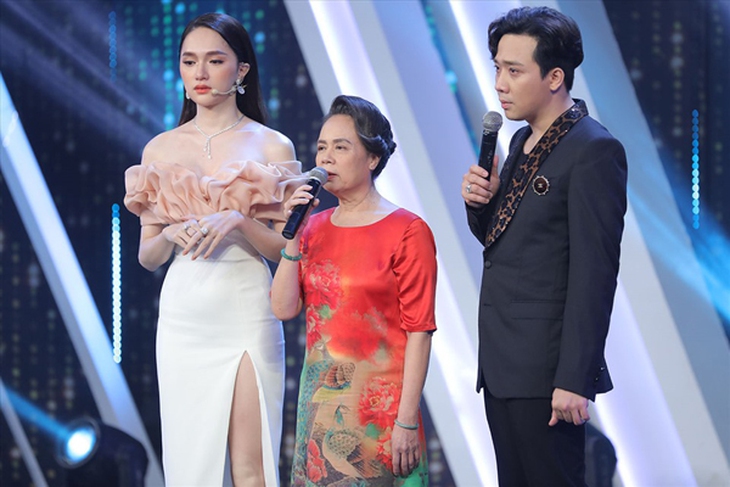 Chân dung người phụ nữ được Hoa hậu Chuyển giới Hương Giang tặng cả căn hộ hạng sang nhân dịp sinh nhật - Ảnh 4. Chân dung người phụ nữ được Hoa hậu Chuyển giới Hương Giang tặng cả căn hộ hạng sang nhân dịp sinh nhật - Ảnh 4.