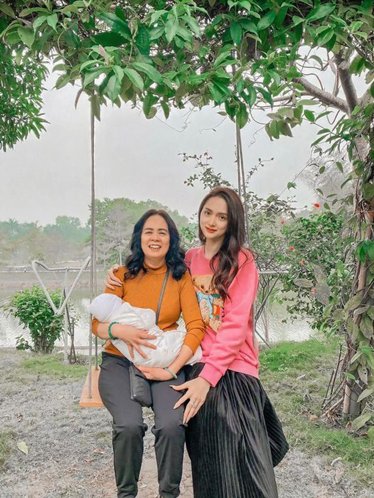 Chân dung người phụ nữ được Hoa hậu Chuyển giới Hương Giang tặng cả căn hộ hạng sang nhân dịp sinh nhật - Ảnh 8. Chân dung người phụ nữ được Hoa hậu Chuyển giới Hương Giang tặng cả căn hộ hạng sang nhân dịp sinh nhật - Ảnh 8.