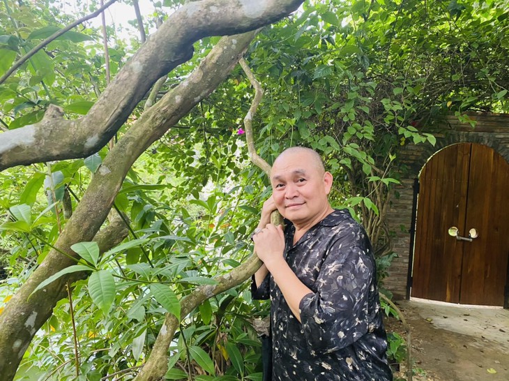 Tuổi 63 của NSƯT Xuân Hinh: Ít tham vọng, nhẹ nhàng buông bỏ... - Ảnh 1. Tuổi 63 của NSƯT Xuân Hinh: Ít tham vọng, nhẹ nhàng buông bỏ... - Ảnh 1.