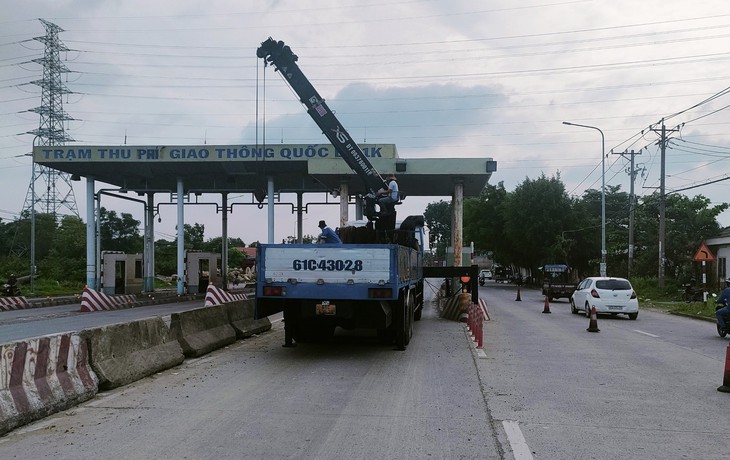 Việc tháo dỡ 2 trạm thu phí bỏ hoang sẽ hoàn thành trong tháng 6 - Ảnh 1.