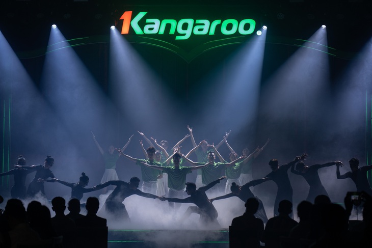Kangaroo kể câu chuyện hành trình 20 năm bằng kịch, âm nhạc - Ảnh 2. Kangaroo kể câu chuyện hành trình 20 năm bằng kịch, âm nhạc - Ảnh 2.