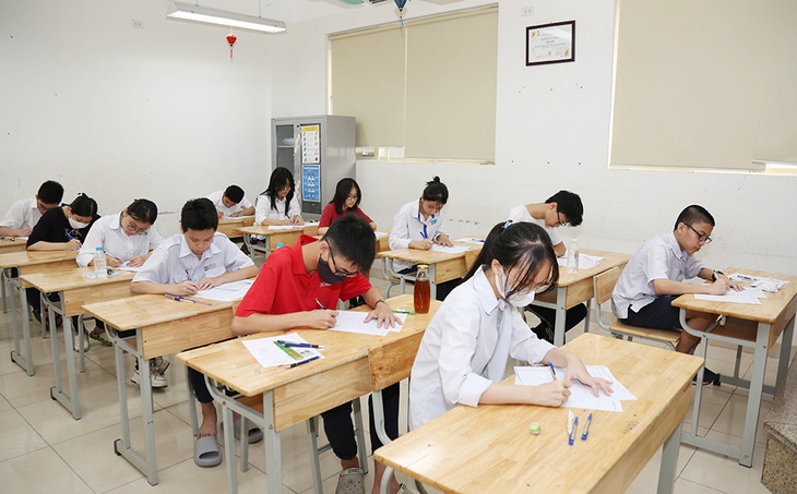 Vụ đề thi Toán lớp 10 bị in mờ: Hà Nội sẽ chấm theo đáp án bổ sung - Ảnh 2.