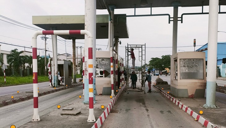 Việc tháo dỡ 2 trạm thu phí bỏ hoang sẽ hoàn thành trong tháng 6 - Ảnh 3.