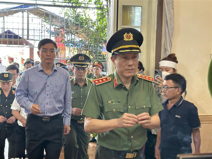 Lãnh đạo Bộ Công an thăm viếng các nạn nhân trong vụ việc xảy ra tại Đắk Lắk - Ảnh 2.