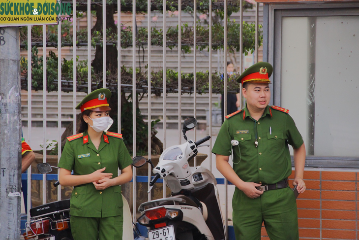 Ngày thi cuối: Mọi lực lượng chung sức đồng lòng, hỗ trợ sĩ tử vượt vũ môn - Ảnh 2.