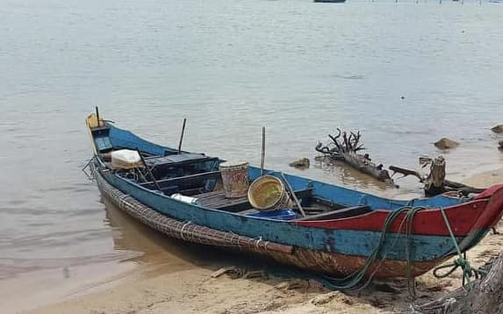 Tìm kiếm người đàn ông nghi mất tích khi chèo ghe đi câu mực