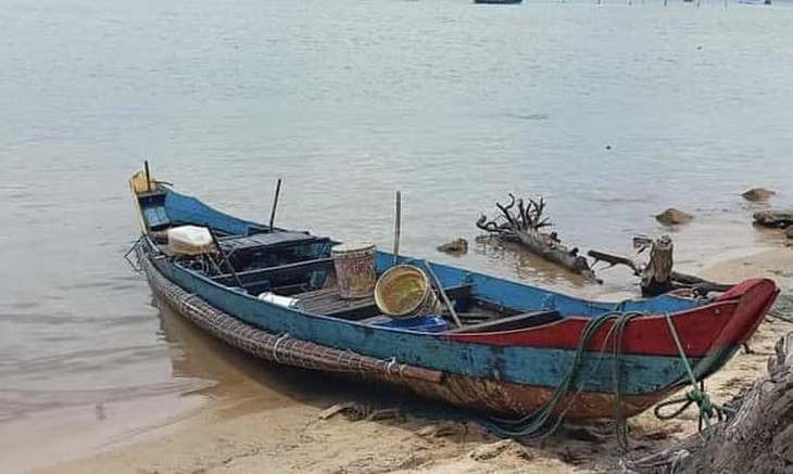 Tìm kiếm người đàn ông nghi mất tích khi chèo ghe đi câu mực - Ảnh 1.