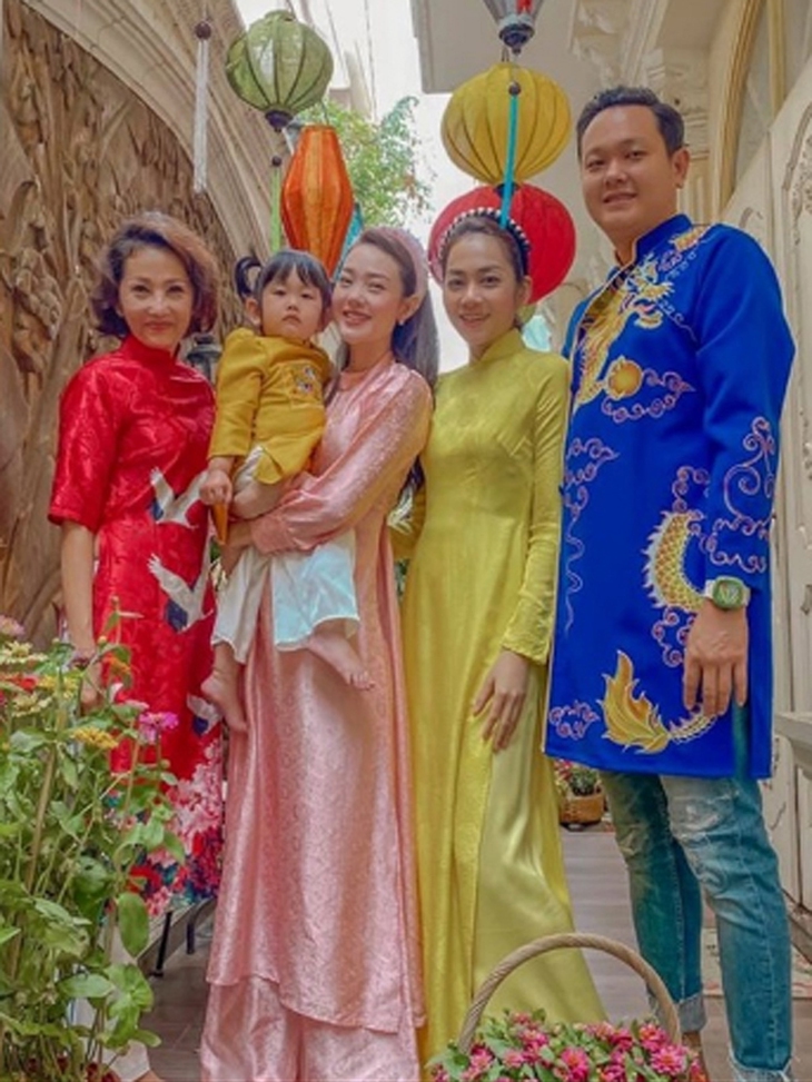 Người phụ nữ U60 trẻ đẹp khiến Minh Hằng nỗ lực mua nhà 2 triệu đô để báo hiếu - Ảnh 6. Người phụ nữ U60 trẻ đẹp khiến Minh Hằng nỗ lực mua nhà 2 triệu đô để báo hiếu - Ảnh 6.