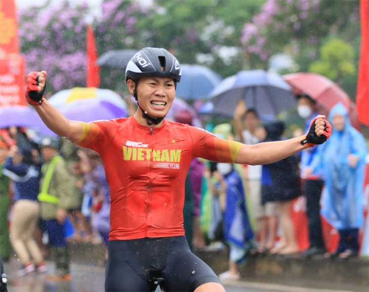 Nguyễn Thị Thật giành HCV châu Á, sáng cửa giành vé đầu tiên dự Olympic Paris 2024 - Ảnh 2. Nguyễn Thị Thật giành HCV châu Á, sáng cửa giành vé đầu tiên dự Olympic Paris 2024 - Ảnh 2.