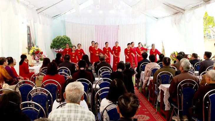 photo-1686573392668