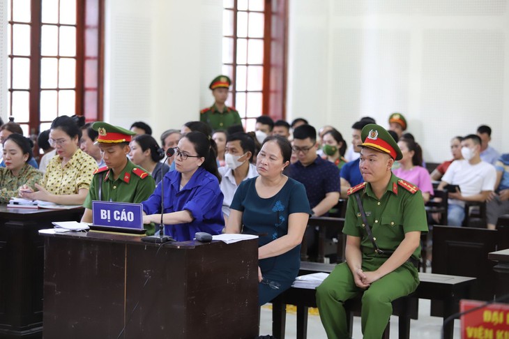 Nghệ An: Tòa phúc thẩm giảm án cho cô giáo Dung
- Ảnh 1.