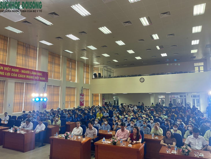 "Âm nhạc tiếp thêm sức mạnh cho bệnh nhân" - Ảnh 1. "Âm nhạc tiếp thêm sức mạnh cho bệnh nhân" - Ảnh 1.