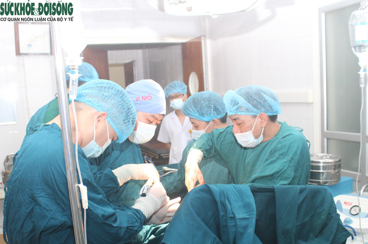 Máy phay chèn ngang ngực gây vỡ lách - Ảnh 1. Máy phay chèn ngang ngực gây vỡ lách - Ảnh 1.