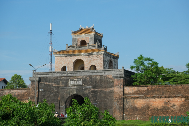 Thượng thành Huế vẫn ngổn ngang sau bốn năm người dân di dời đến nơi ở mới - Ảnh 1.