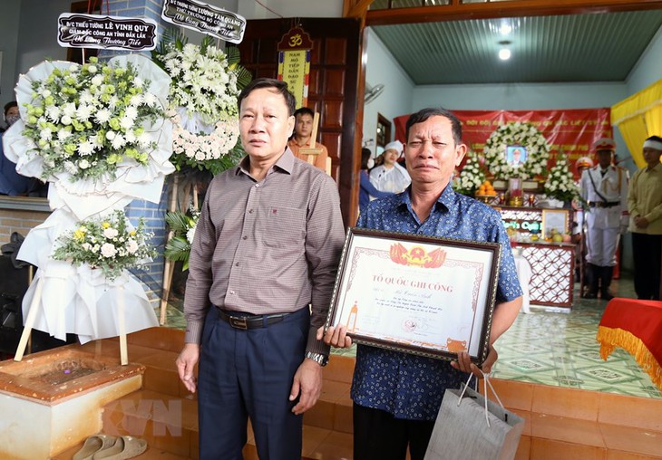 Trao Bằng Tổ quốc ghi công cho các Liệt sỹ Công an Nhân dân ở Đắk Lắk - Ảnh 1.
