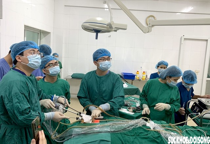 Bệnh viện Nội tiết Nghệ An tiên phong phẫu thuật nội soi tuyến giáp qua đường miệng - Ảnh 1. Bệnh viện Nội tiết Nghệ An tiên phong phẫu thuật nội soi tuyến giáp qua đường miệng - Ảnh 1.