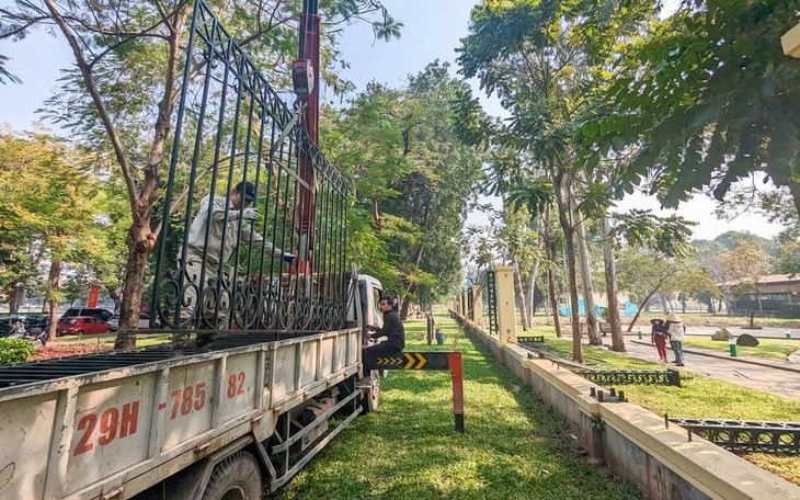 Hà Nội sẽ xem xét tháo dỡ toàn bộ hàng rào của Công viên Thống Nhất