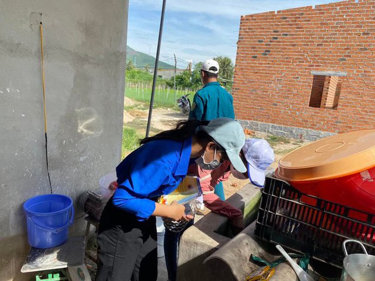 Nhiều tỉnh Nam Trung Bộ có ca mắc sốt xuất huyết tăng nhanh, phụ huynh hãy dạy con cách diệt muỗi - Ảnh 2. Nhiều tỉnh Nam Trung Bộ có ca mắc sốt xuất huyết tăng nhanh, phụ huynh hãy dạy con cách diệt muỗi - Ảnh 2.