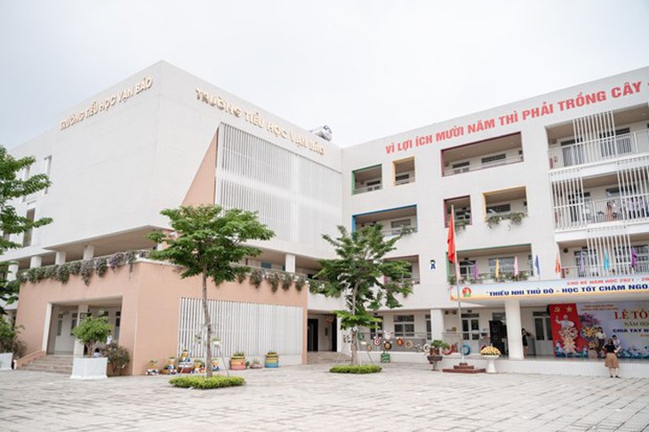 Hà Nội: Lý giải vụ “vỡ trận” trường điểm tiểu học Vạn Bảo tại Hà Đông - Ảnh 1. Hà Nội: Lý giải vụ “vỡ trận” trường điểm tiểu học Vạn Bảo tại Hà Đông - Ảnh 1.