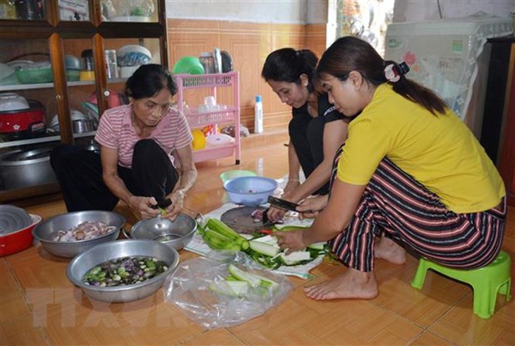 Vụ tấn công ở Đắk Lắk: Những phần cơm ấm áp nghĩa tình quân dân - Ảnh 1.