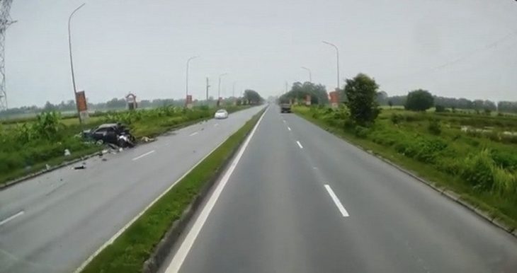 Công an Hà Nam thông tin vụ CSGT bị xe đầu kéo đâm tử vong - Ảnh 2. Công an Hà Nam thông tin vụ CSGT bị xe đầu kéo đâm tử vong - Ảnh 2.