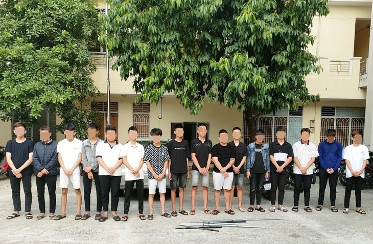 Bắt giữ nhóm giang hồ “nhí” hỗn chiến bằng bom xăng trong đêm - Ảnh 1. Bắt giữ nhóm giang hồ “nhí” hỗn chiến bằng bom xăng trong đêm - Ảnh 1.
