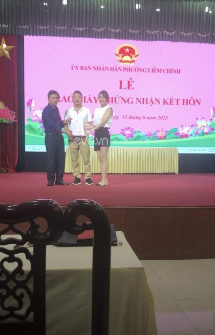 Sau tin mang thai, Phương Oanh - Shark Bình chính thức là vợ chồng - Ảnh 2.