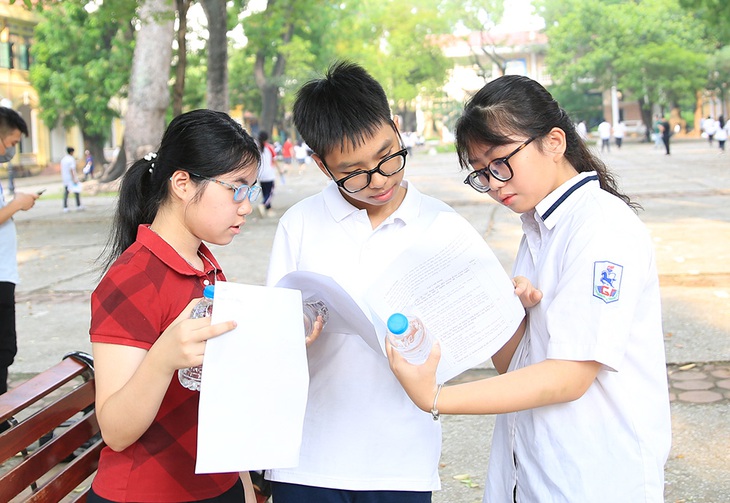 Thi lớp 10 Hà Nội: Đáp án và biểu điểm chi tiết từng môn - Ảnh 1.