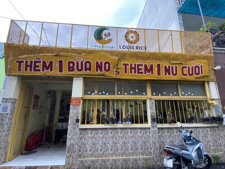 Cơ sở nuôi dưỡng cụ bà bị bạo hành tại Quận 12 hoạt động không phép - Ảnh 1.